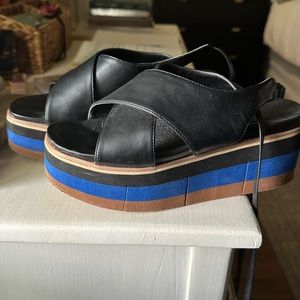 Black platform sandal